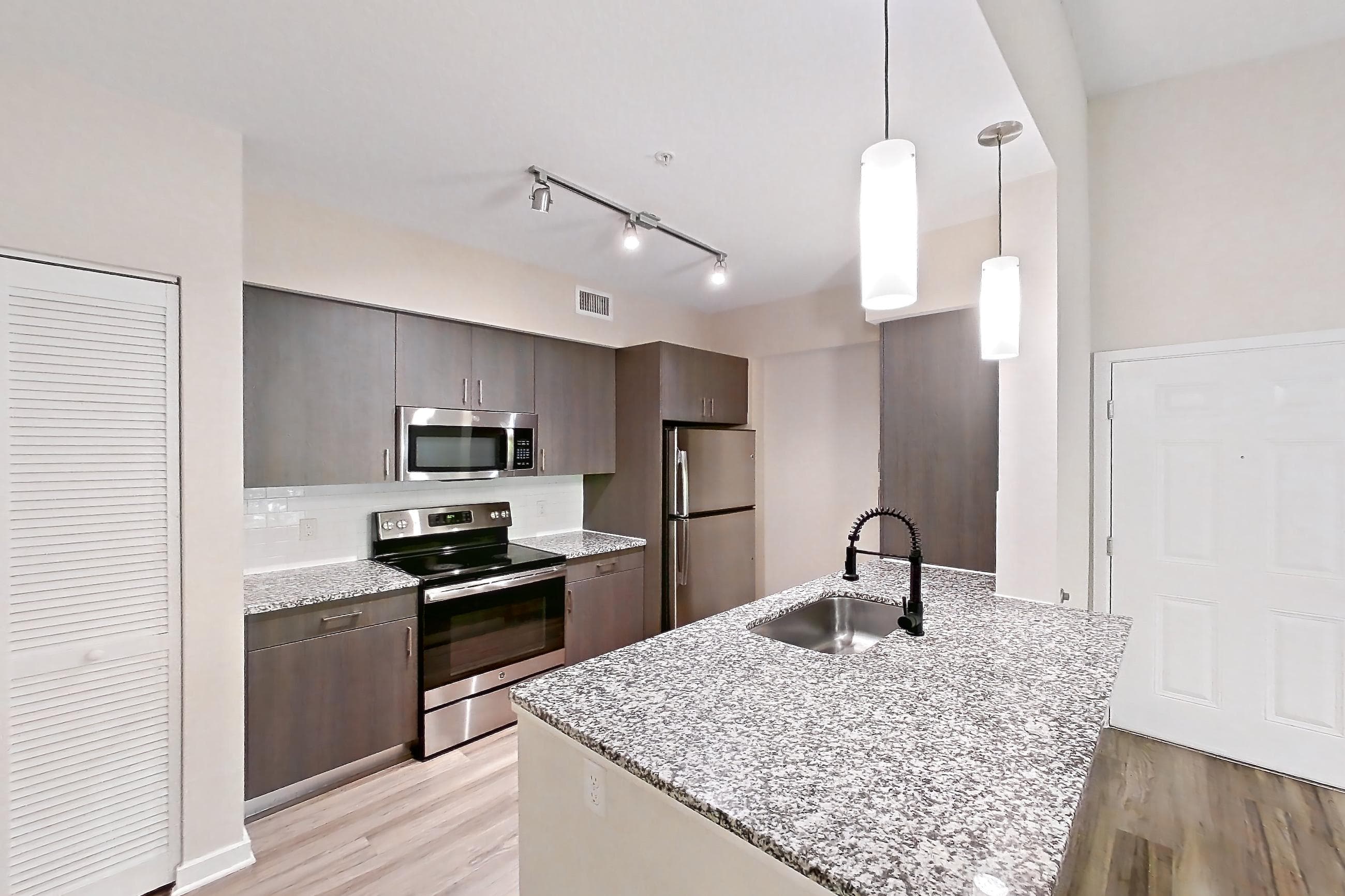 KITCHEN ENTRYWAY